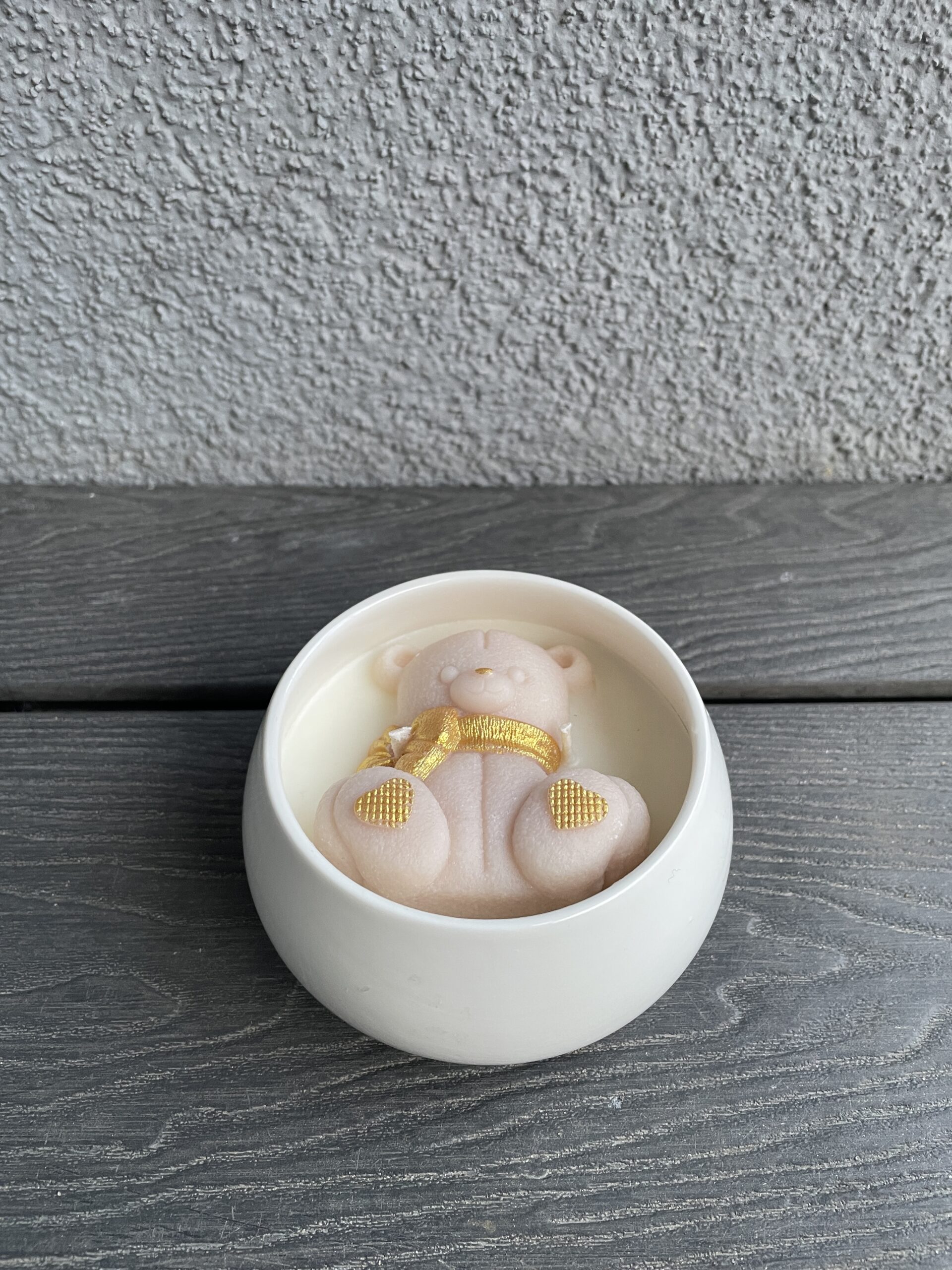 Świeca Miś w Porcelanowej Mise - obrazek 5