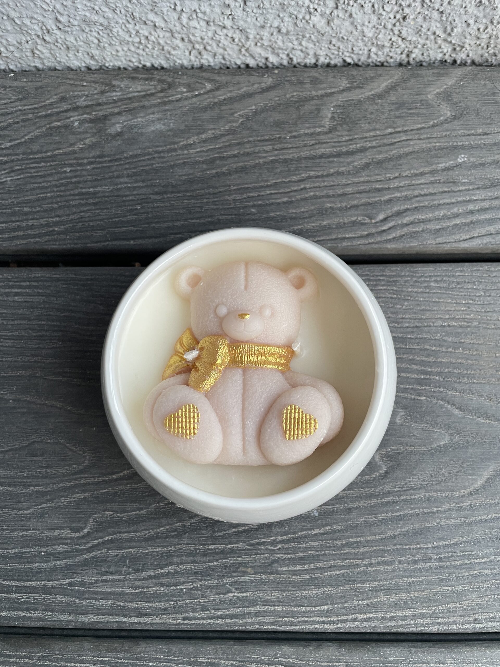 Świeca Miś w Porcelanowej Mise - obrazek 6